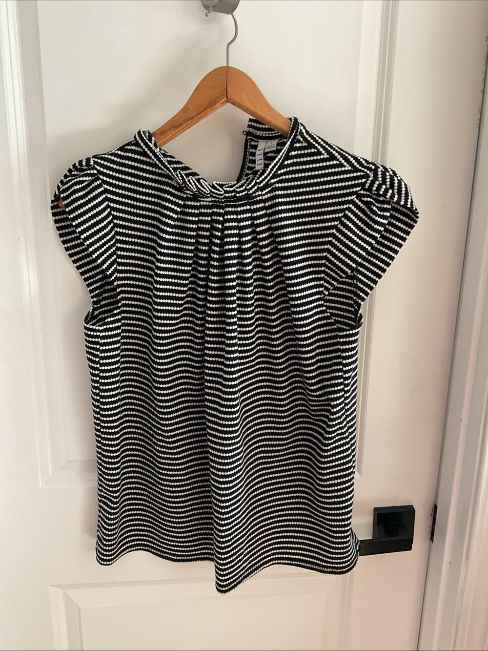 Elle - Black & White Striped Cap-Sleeve Mock-Neck Top - Ladies Size Medium